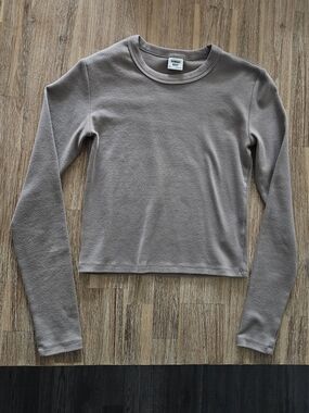Aritzia Long Sleeve Crewneck Top - Taupe by Sunday Best